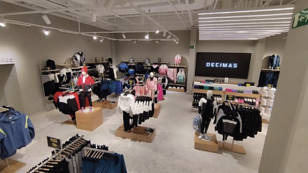 MEICON potencia la marca de Decimas iluminando sus tiendas