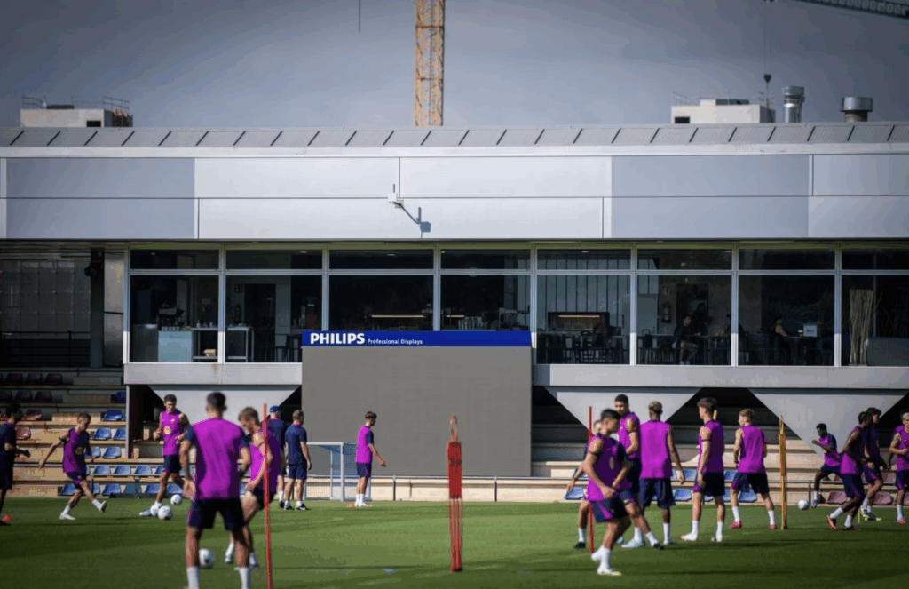 LEDDREAM GROUP participa en la instalación de unas pantallas LED en los campos de entrenamiento del FC Barcelona