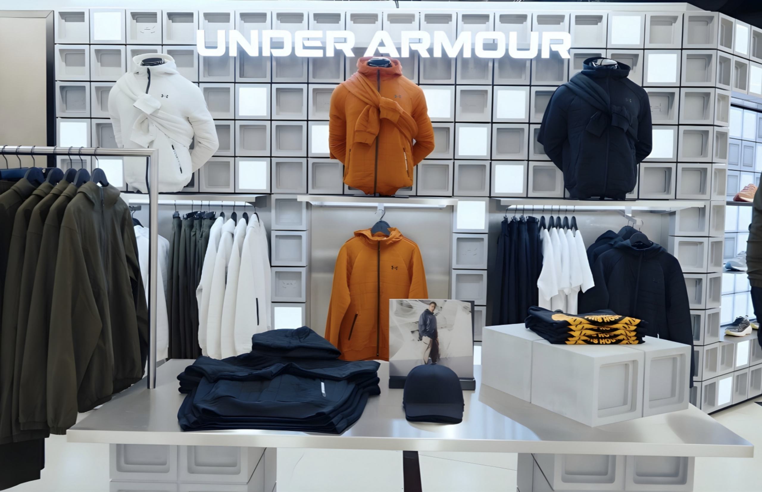 LEDDREAM GROUP transforma la nueva flagship de Under Armour en París