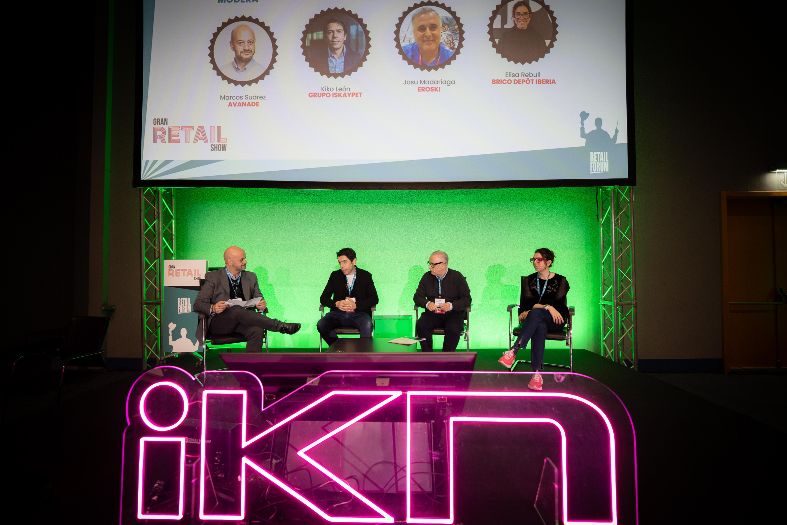 Retail forum mesa redonda